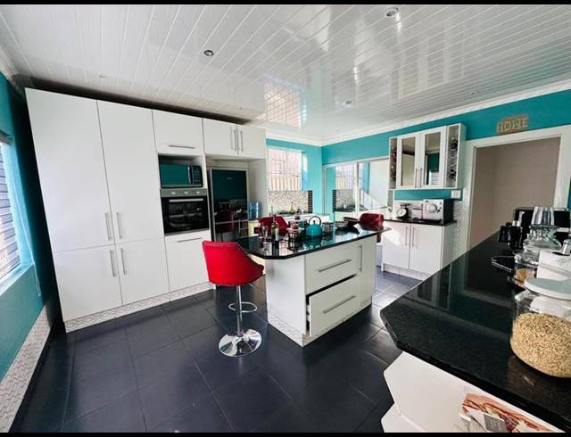 4 BEDROOM HOUSE FOR SALE IN MALVERN